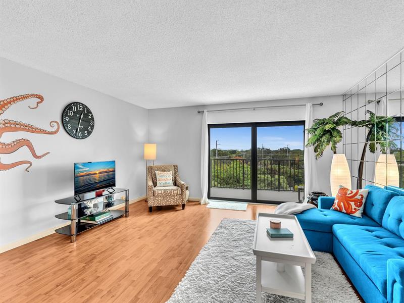 Image 11 of 71 For 900 River Reach Dr  525