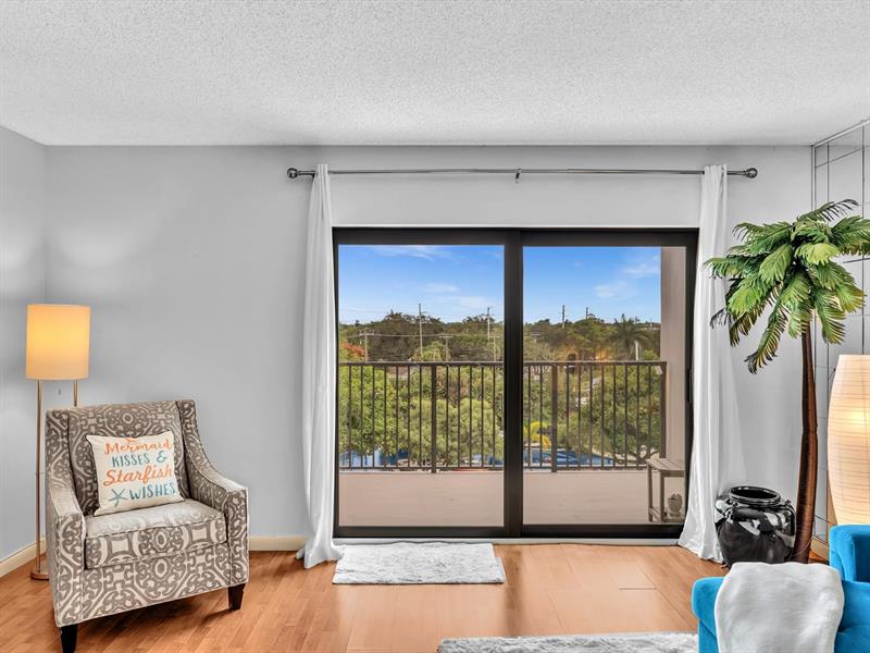 Image 14 of 71 For 900 River Reach Dr  525