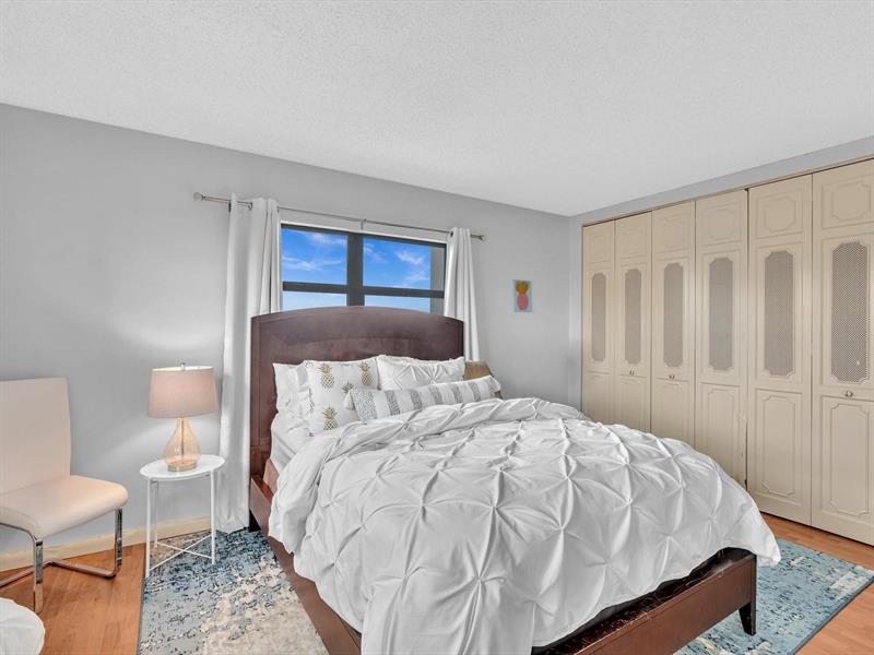 Image 22 of 71 For 900 River Reach Dr  525