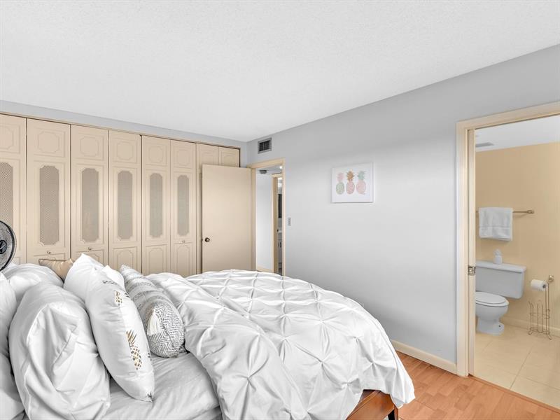 Image 23 of 71 For 900 River Reach Dr  525