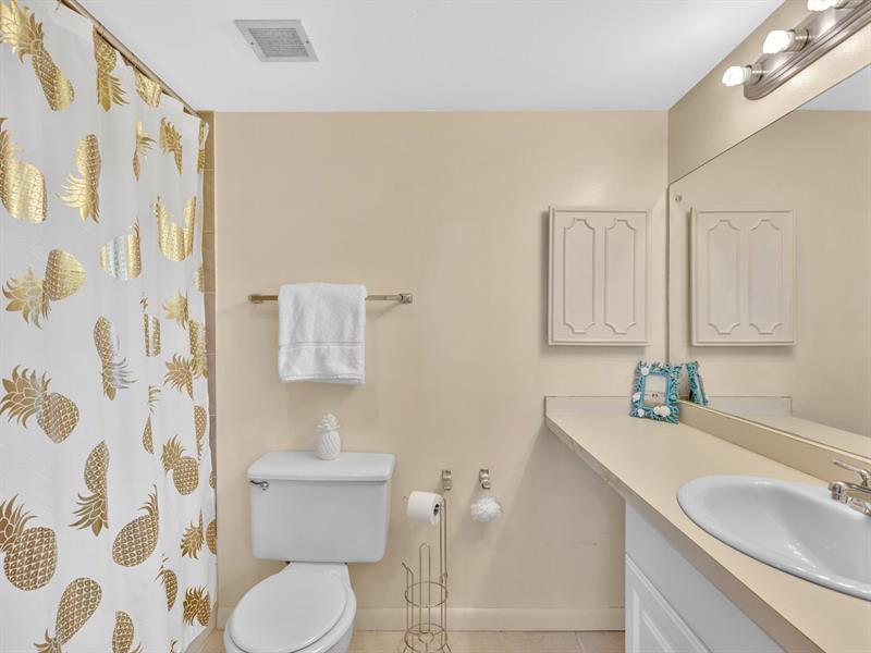 Image 24 of 71 For 900 River Reach Dr  525