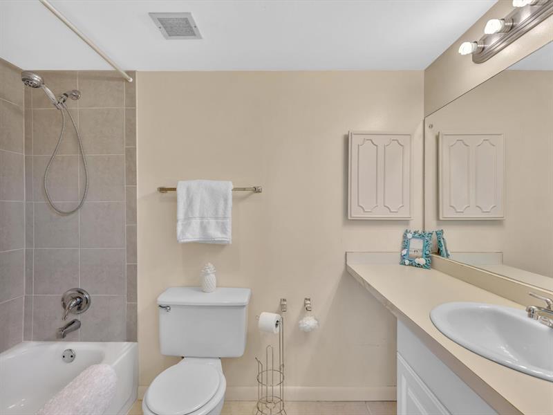 Image 25 of 71 For 900 River Reach Dr  525