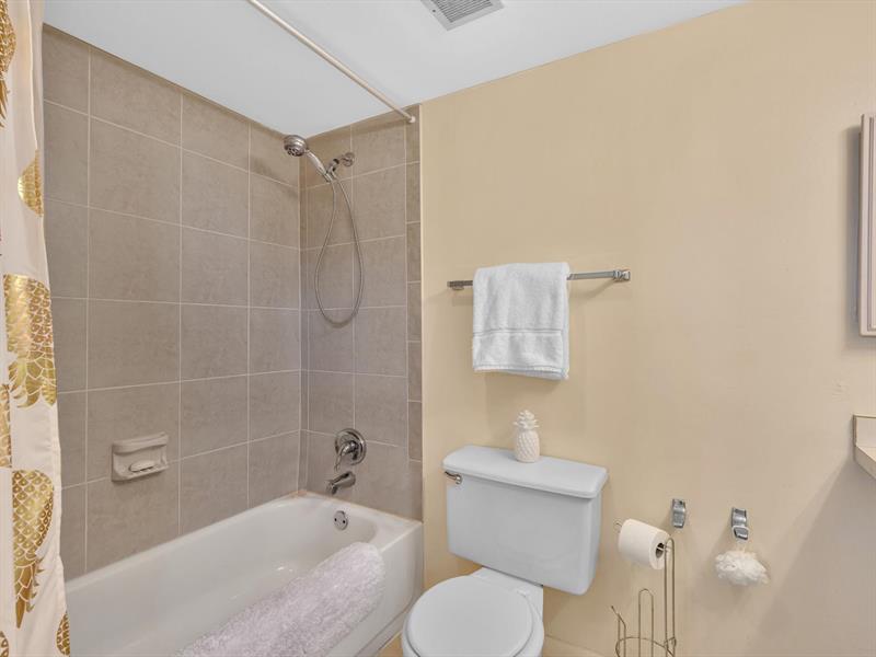 Image 26 of 71 For 900 River Reach Dr  525