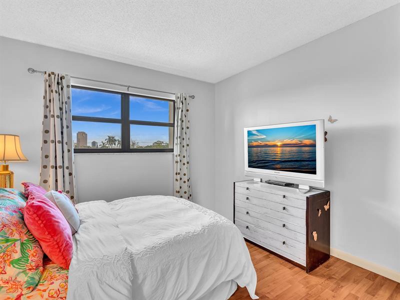 Image 29 of 71 For 900 River Reach Dr  525