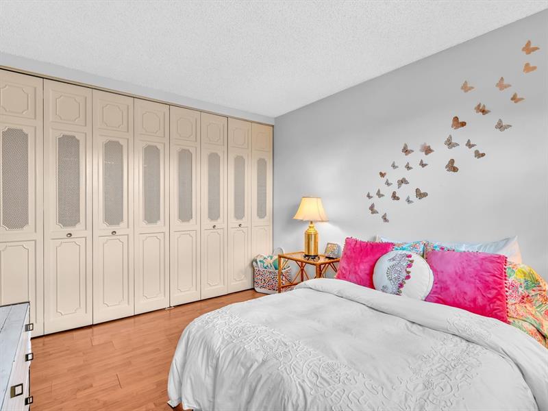 Image 30 of 71 For 900 River Reach Dr  525