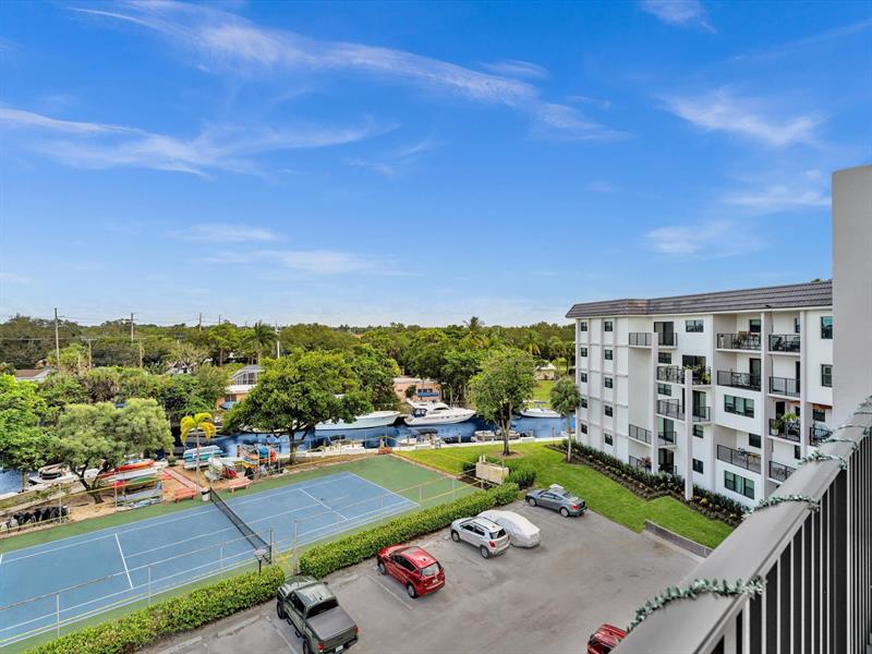 Image 32 of 71 For 900 River Reach Dr  525