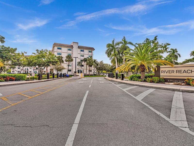 Image 54 of 71 For 900 River Reach Dr  525