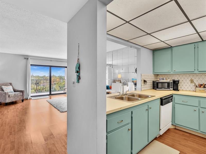 Image 6 of 71 For 900 River Reach Dr  525