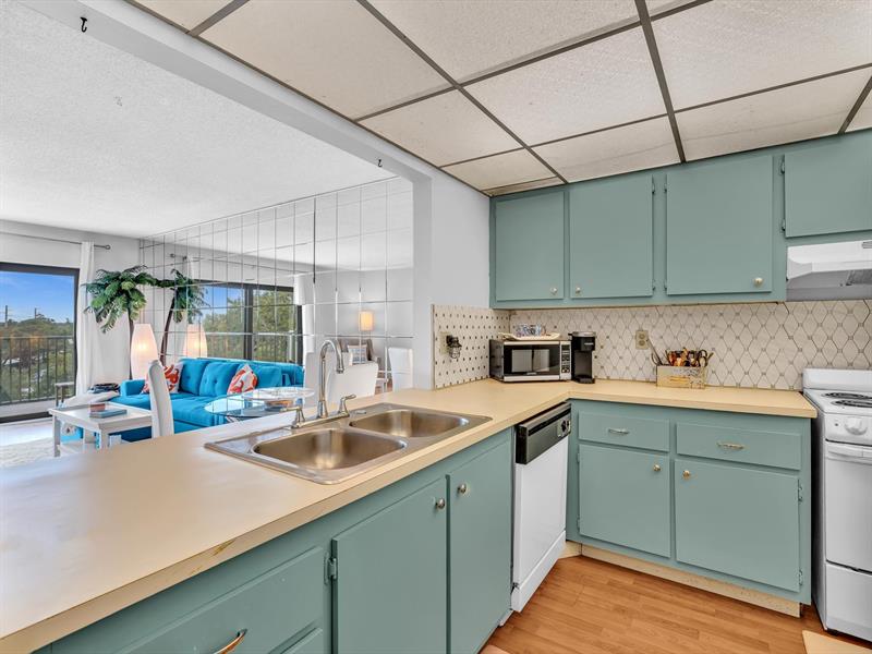 Image 7 of 71 For 900 River Reach Dr  525