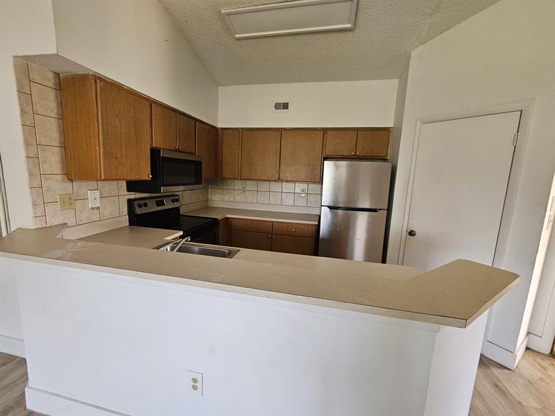 Image 13 of 21 For 2445 18th Ter  210