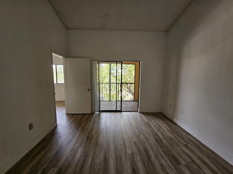 Image 16 of 21 For 2445 18th Ter  210