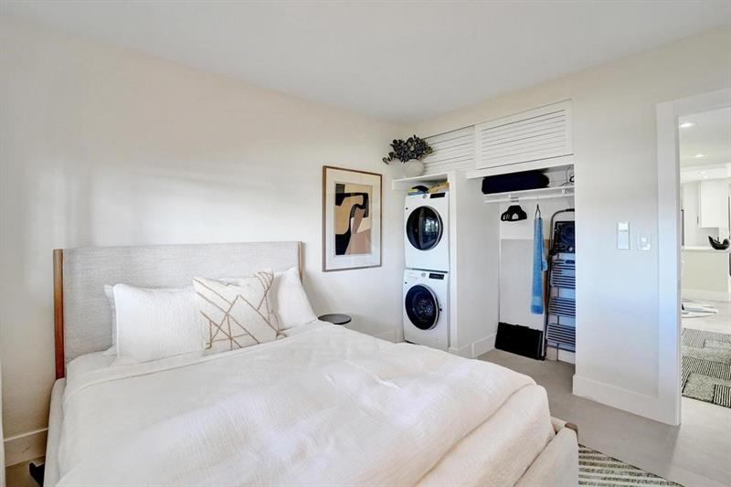 Image 32 of 54 For 2866 30th St  9