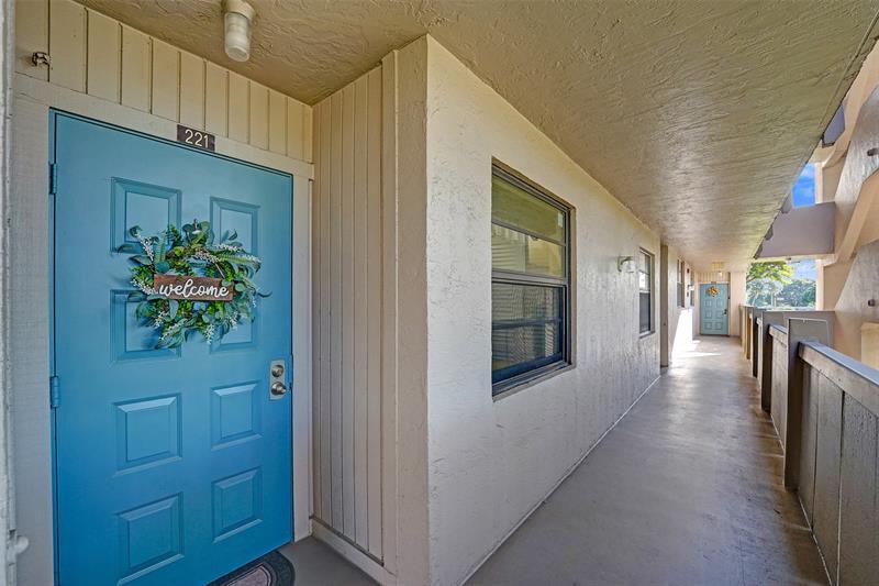 Image 16 of 29 For 900 Colony Point Cir  221