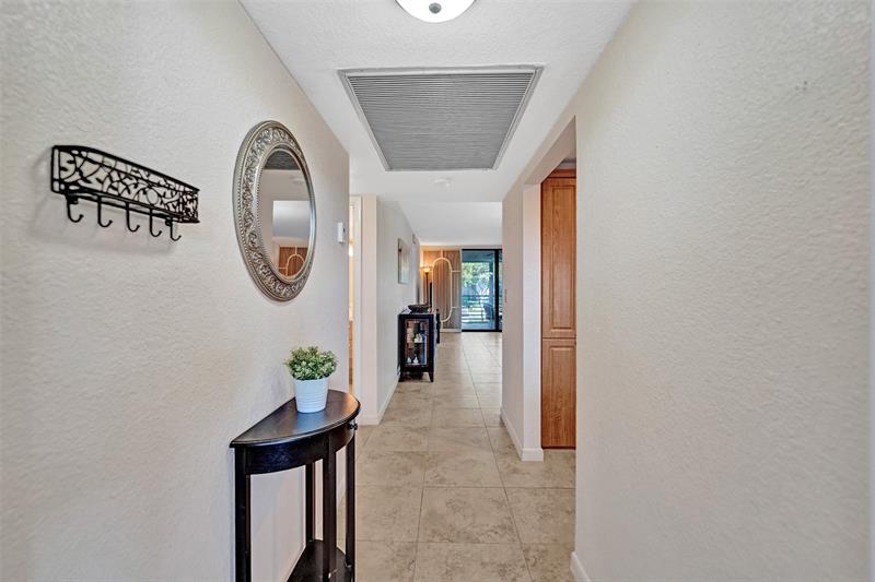 Image 3 of 29 For 900 Colony Point Cir  221