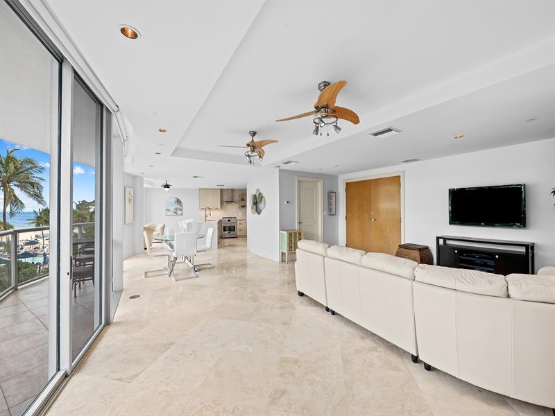 Image 8 of 34 For 1200 Holiday Dr  208