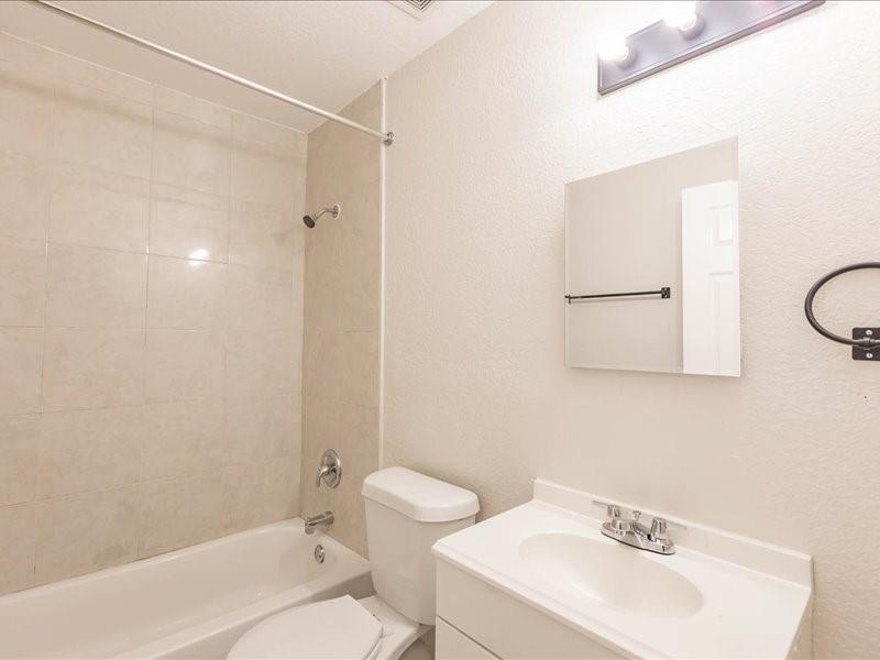 Image 15 of 20 For 5201 17th Ct  A