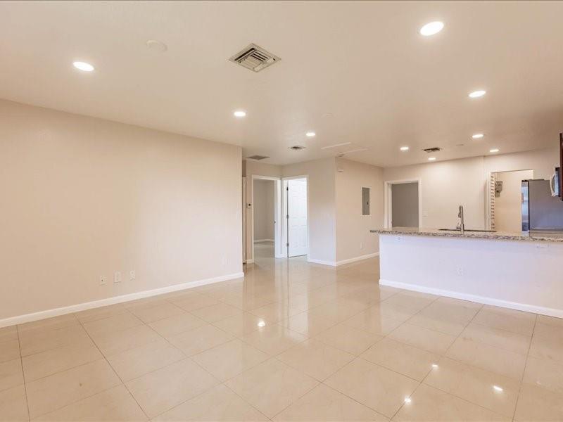 Image 18 of 20 For 5201 17th Ct  A