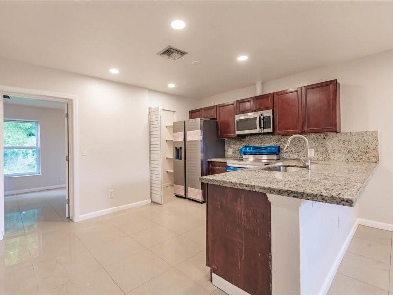 Image 6 of 20 For 5201 17th Ct  A