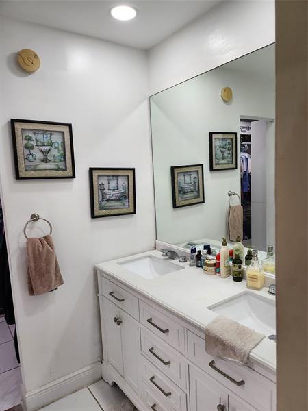 Image 15 of 31 For 2368 17th Dr