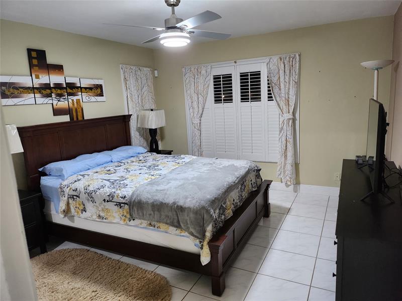 Image 17 of 31 For 2368 17th Dr