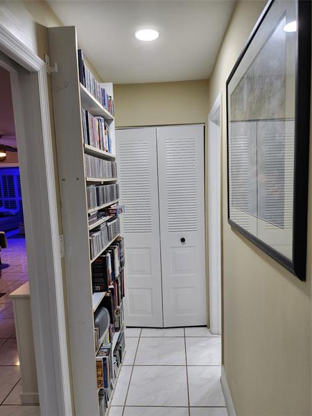Image 22 of 31 For 2368 17th Dr