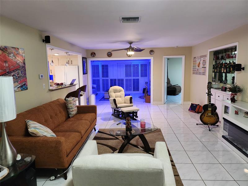 Image 4 of 31 For 2368 17th Dr