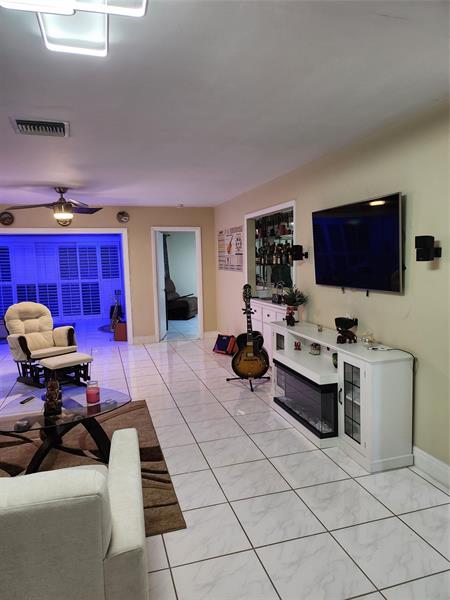 Image 5 of 31 For 2368 17th Dr