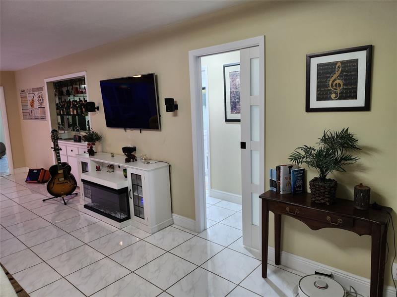 Image 8 of 31 For 2368 17th Dr
