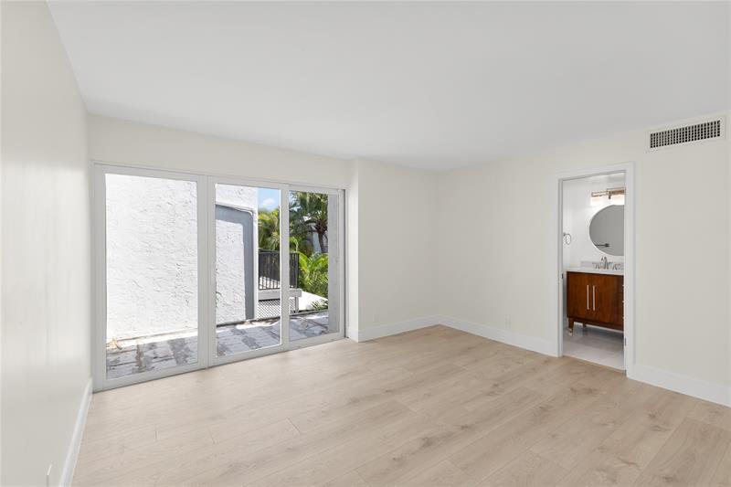 Image 21 of 38 For 657 Cypress Ln  26a