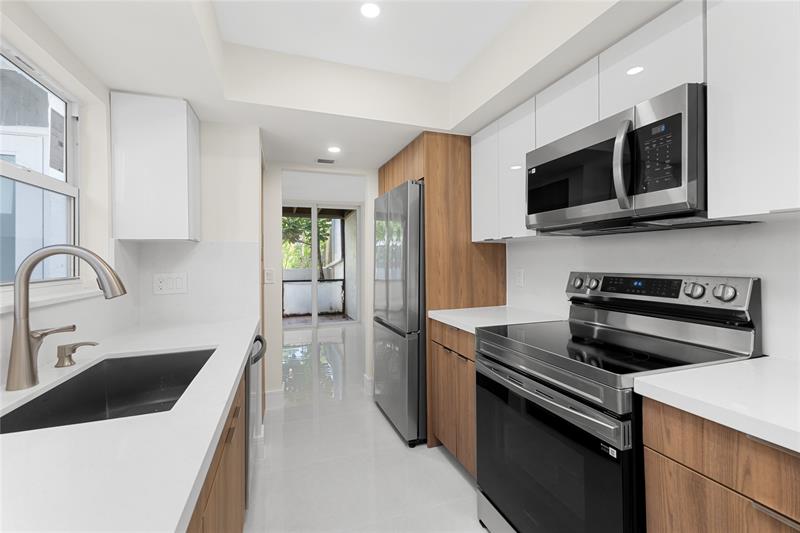 Image 5 of 38 For 657 Cypress Ln  26a