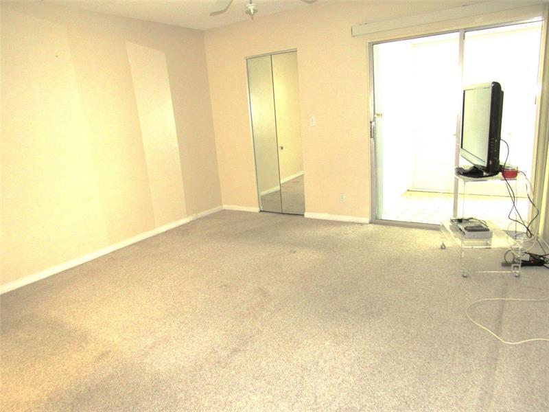 Image 10 of 51 For 3001 Portofino Isle G2