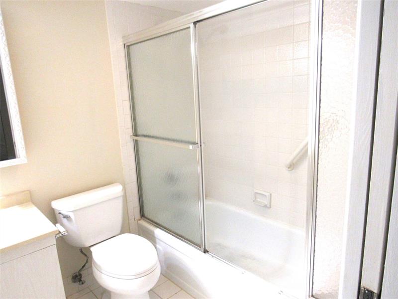 Image 24 of 51 For 3001 Portofino Isle G2