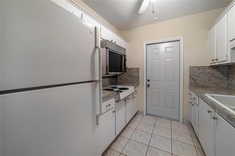 Image 18 of 26 For 2424 9th St  310