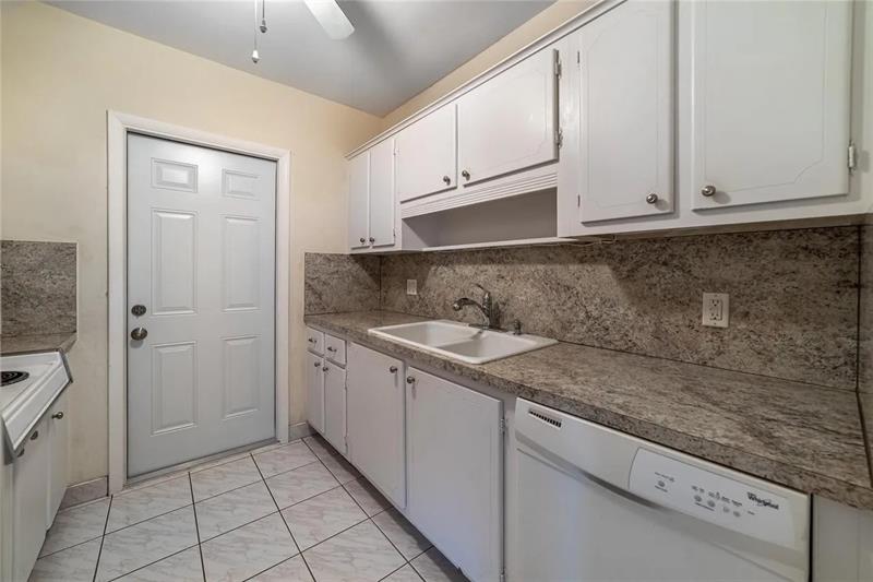 Image 19 of 26 For 2424 9th St  310