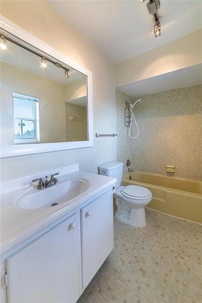 Image 25 of 26 For 2424 9th St  310
