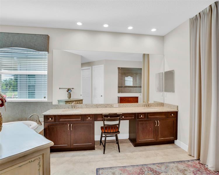 Image 27 of 50 For 1768 Belmont Cir Sw