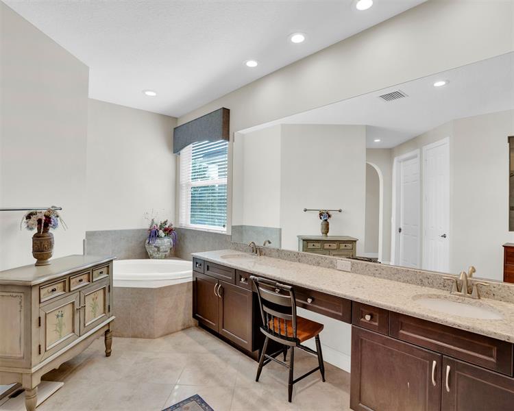 Image 28 of 50 For 1768 Belmont Cir Sw