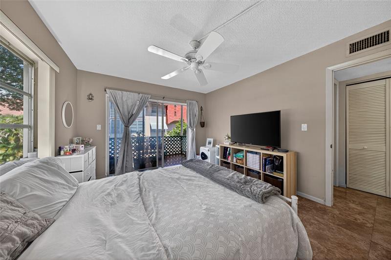 Image 17 of 41 For 2901 47th Ter  245a