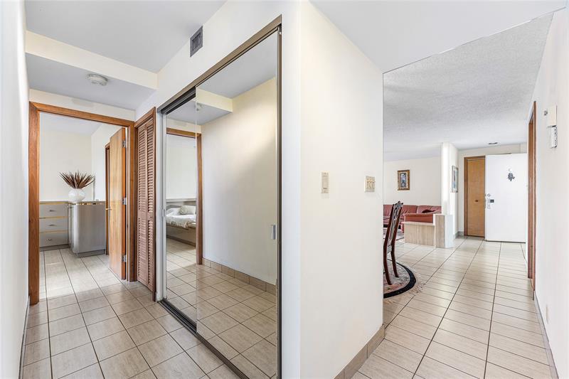 Image 15 of 65 For 1900 Ocean Dr  812