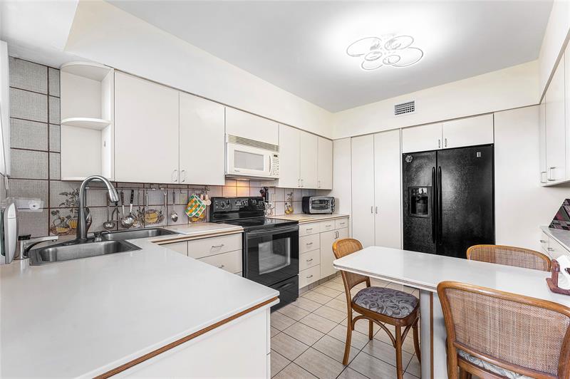 Image 17 of 65 For 1900 Ocean Dr  812