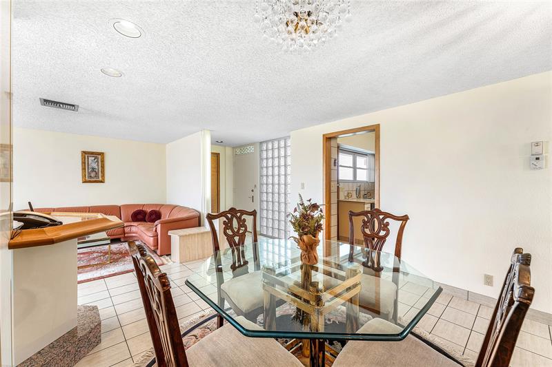 Image 21 of 65 For 1900 Ocean Dr  812