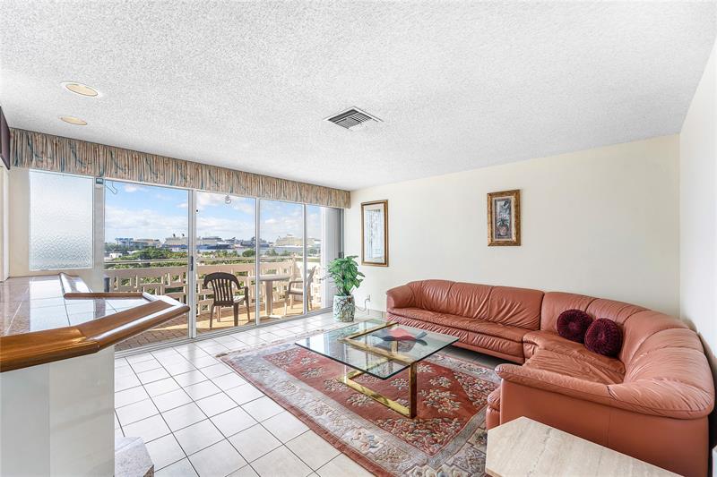 Image 23 of 65 For 1900 Ocean Dr  812