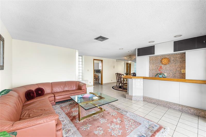 Image 24 of 65 For 1900 Ocean Dr  812