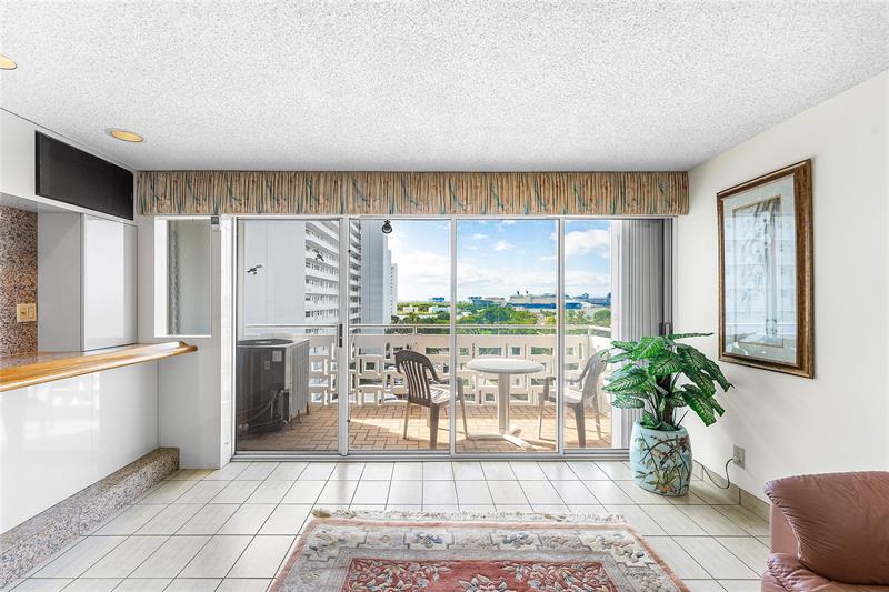 Image 25 of 65 For 1900 Ocean Dr  812