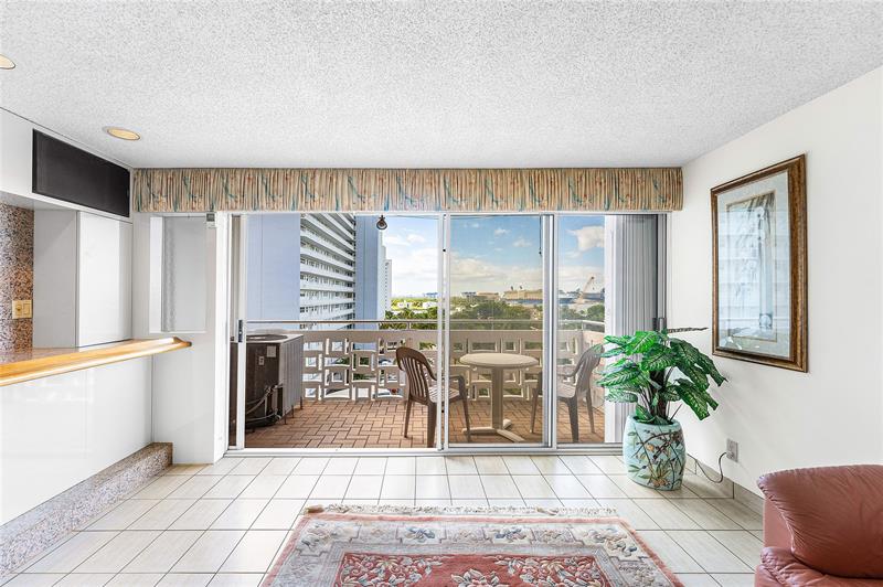 Image 26 of 65 For 1900 Ocean Dr  812
