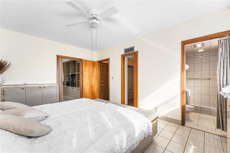 Image 30 of 65 For 1900 Ocean Dr  812