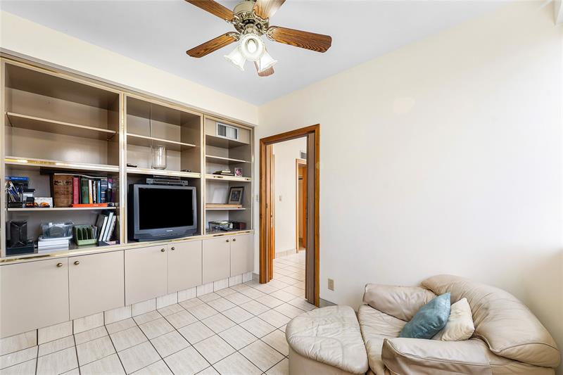 Image 32 of 65 For 1900 Ocean Dr  812