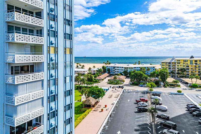 Image 39 of 65 For 1900 Ocean Dr  812