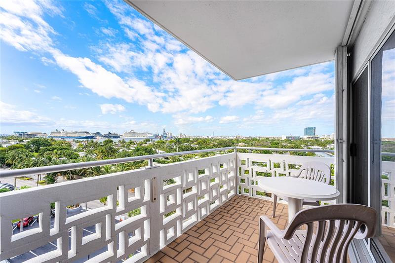 Image 40 of 65 For 1900 Ocean Dr  812