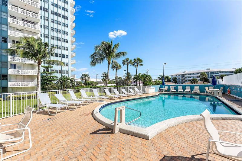 Image 53 of 65 For 1900 Ocean Dr  812